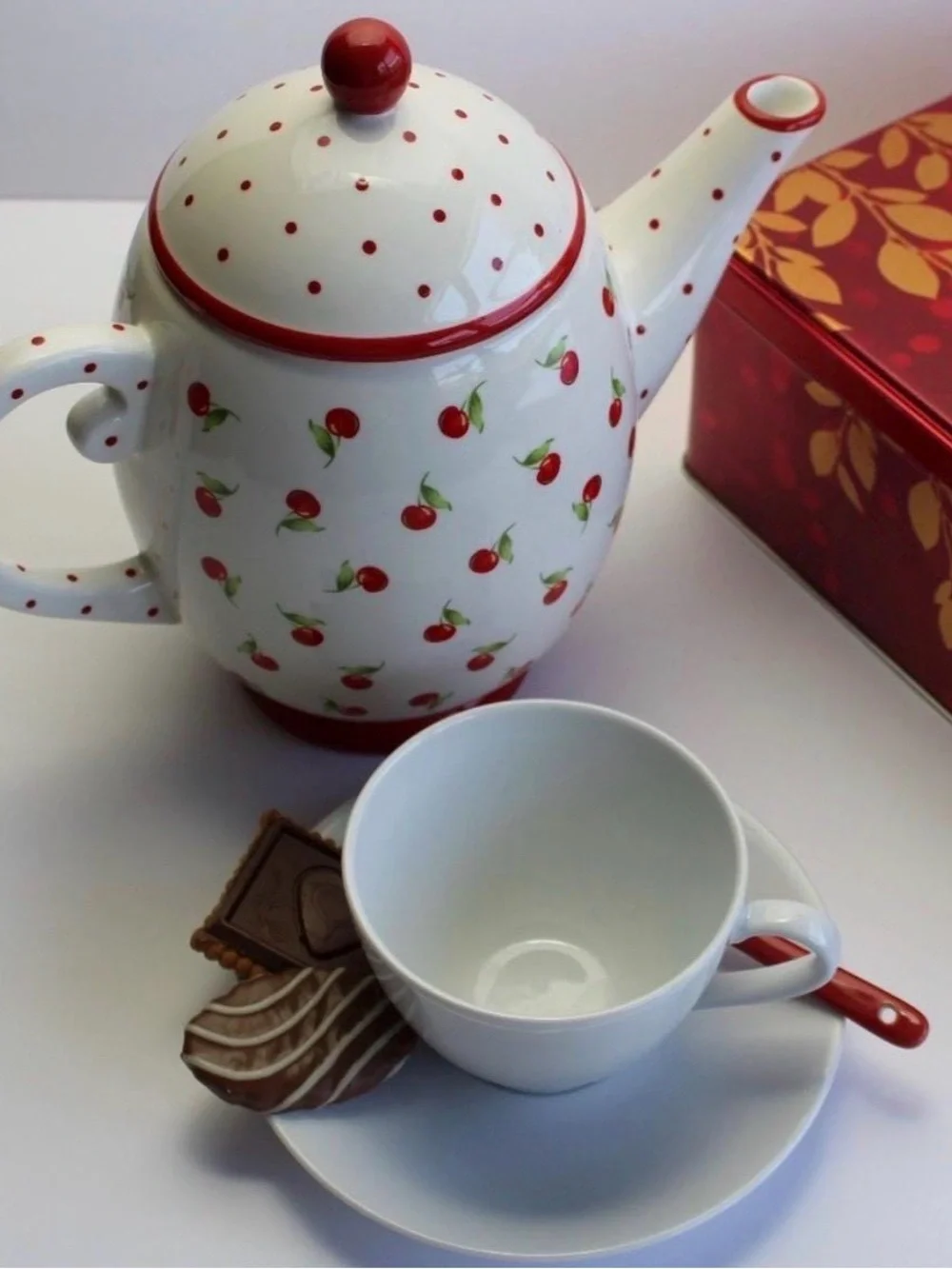 Hallmark Red & White Porcelain Teapot -Cherries and Polka Dots 6 Cup